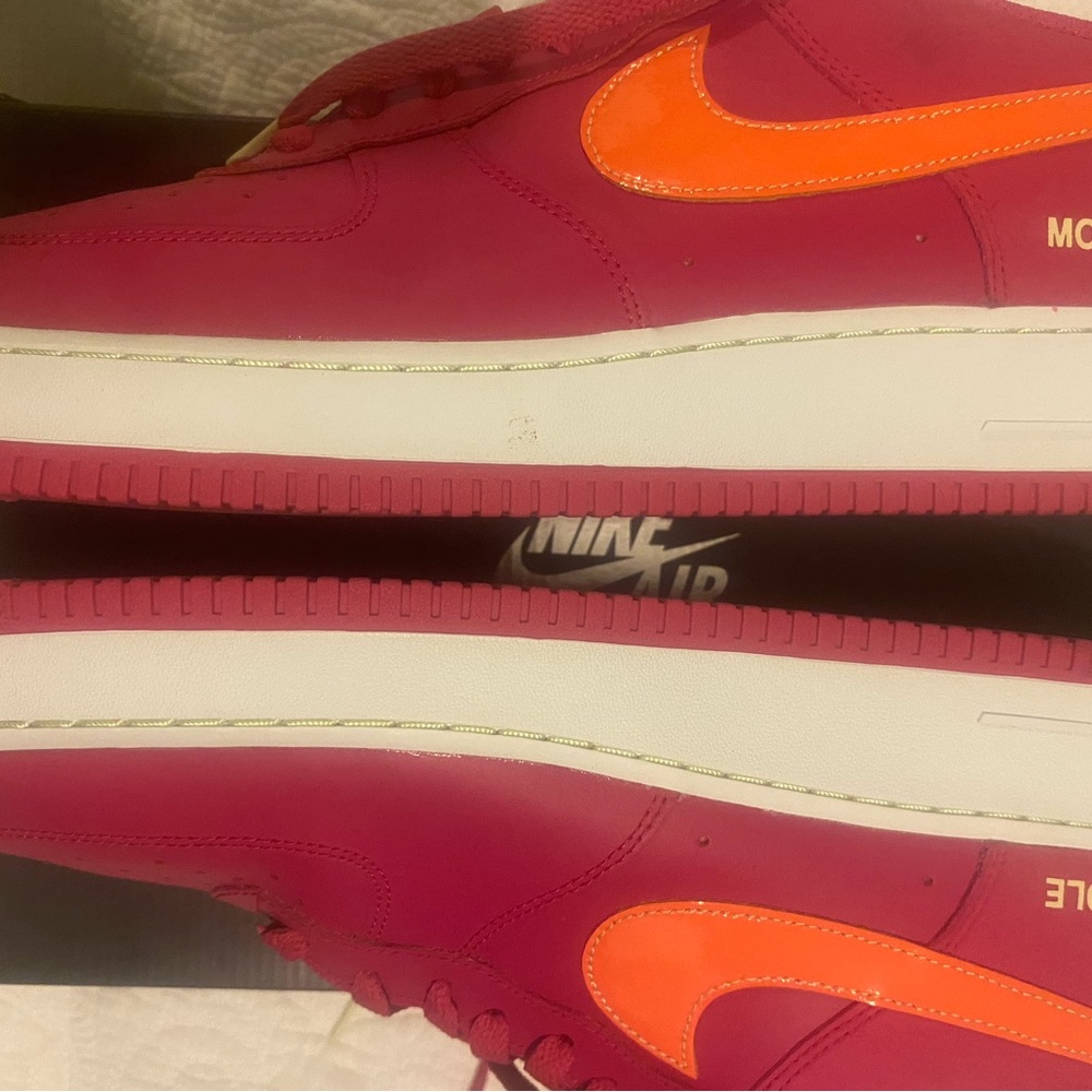 Pair of U.S 13 world tour Nikes very rare to find excellent condition as u see!!